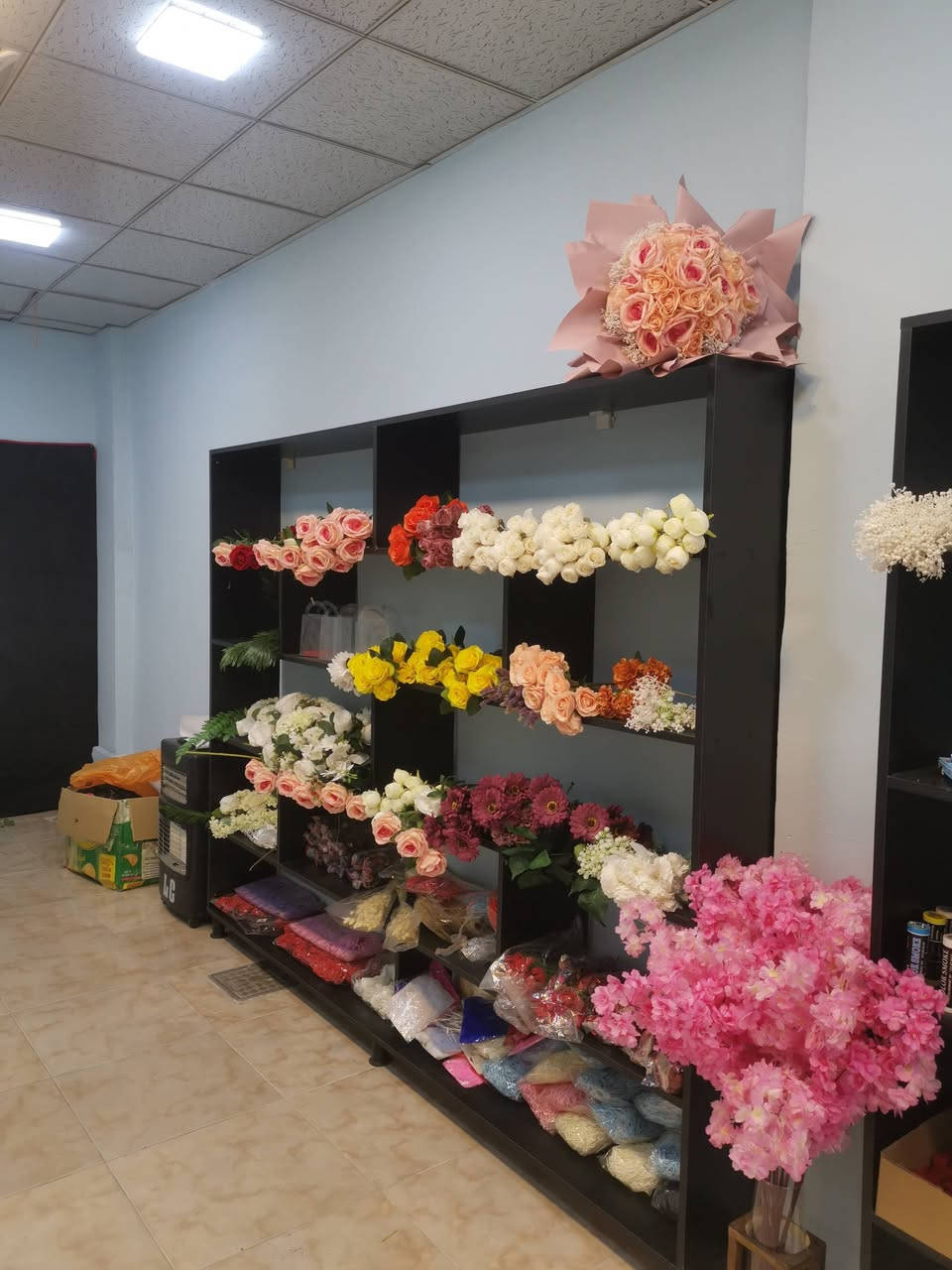 سلام وعليكم المحل للبيع ورود للهدايا سعر جدا مناسب عنوان المحل سايدين الاسرى والمفقودين مقابل حلويات سما للاستفسار الاتصال او مراسله الصفحه ***********
