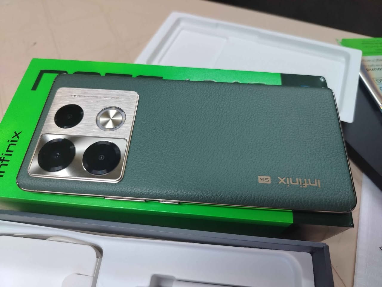 انفنكس نوت40برو 5g استخدام قليل الذاكرة 256 المعالج ميدياتيك 7020بلالعاب قوي شاشتة مقوسة اموليد 120hz بطارية 5000شحن45wيدعم شحن لاسلكي وعكسي صوت ستيريو jbl كاميرا 108تدعم تثبيت بصري كامرا أمامية 32 ضهر جلد واطار ألمنيوم جهاز مرتب أخو الجديد كامل ملحقات مع كفر ماك سيف ٣قطع وشاحن لاسلكي السعر 225الف مكاني بغداد العامرية للإستفسار الاتصال وتساب*********** بغداد, العراق
