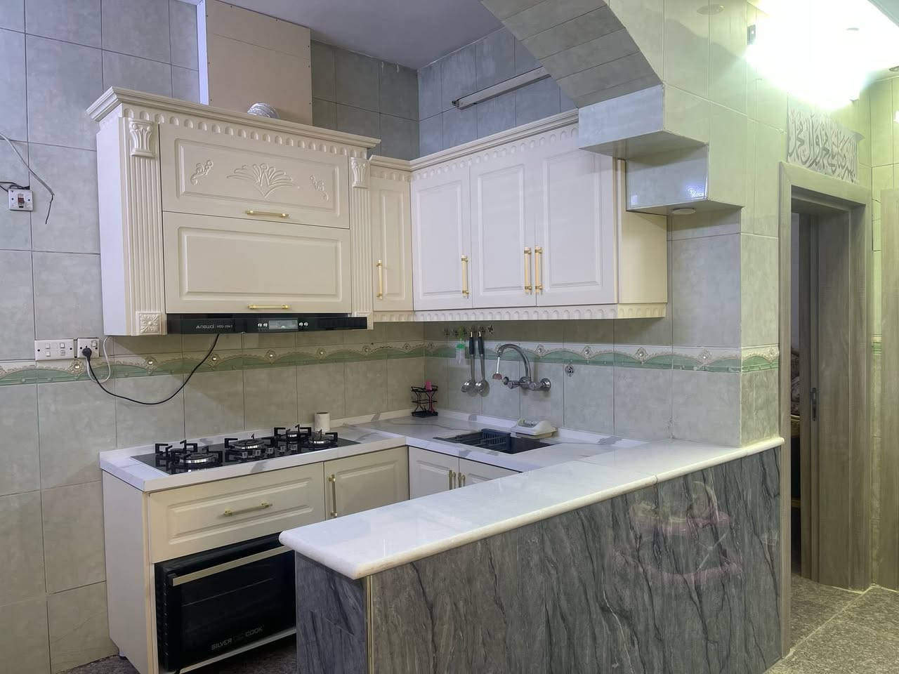 اعلان 📣
دار للبيع ✨ 
دار في ال بلديات حي التجار المساحه 200 متر 10 نزال 20  بيت جديد بناء حديث عرض الفرع 15 متر
تفاصيل الدار :
4 غرف نوم سويد صالتين كبيره مع درج دائري مرمر مطبخ حار بارد استقبال كبيره مساحة. طول 8 متر عرض 4 متر مع مدخل وحمام مناور ثنين واحد بي حمام واحد مستخدمه مطبخ بديل
لتفاصيل اكثر ☎️ 
مصطفى الوسيط 📞 
***********

