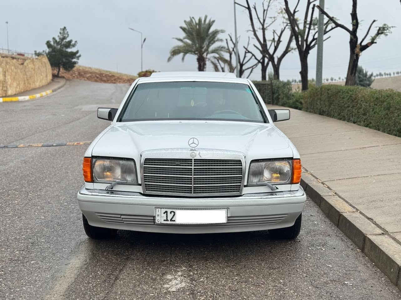 مارسيدس 1989 SEL باب طويل رئاسي 
رقم سنوية هزة جديد نينوى
محرك الاصلي عليها 6 عنكبوت 
السيارة وضع شركه كلها داخل وخارج سيارة 
بشرط من الشركه لحد الان كلشي يشتغل بيها 
الغرفه الداخليه بلادي كلش جديدة 
بيع فقط بدون مراوس 
***********
***********
