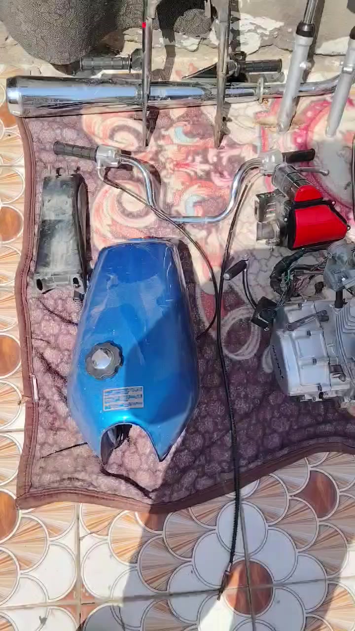 سلام عليكم شباب غراض كامله بس جيب شاصي وشد للبيع شراي يتصل ***********
