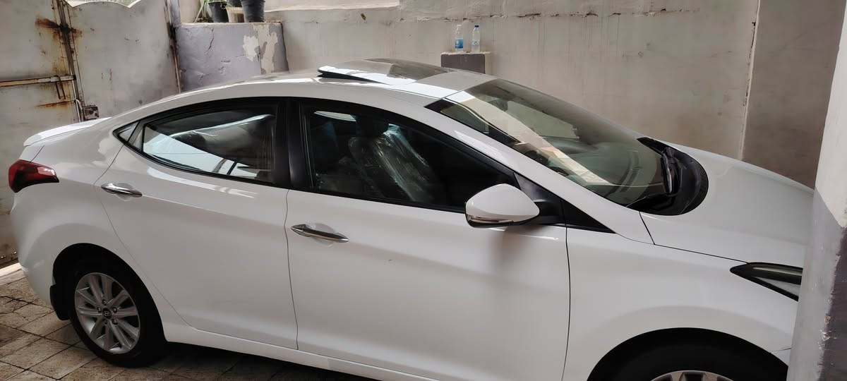 السلام عليكم الي يريد جديد ونظيف يتصل 
النترا 2015 خليجي محرك 1800دوش فول مواصفات عدا البصمه رقم بغداد الدولي الجديد باسمي كفاله عامه من الصبغ والتبديل عدا شخط صغير موضح مع الصور صدر جديد تخم تأير جدد تبريد تدفهه
سياره جديده بمعنى الكلمه استخدام واحد  ماشيه 127 km 
***********
