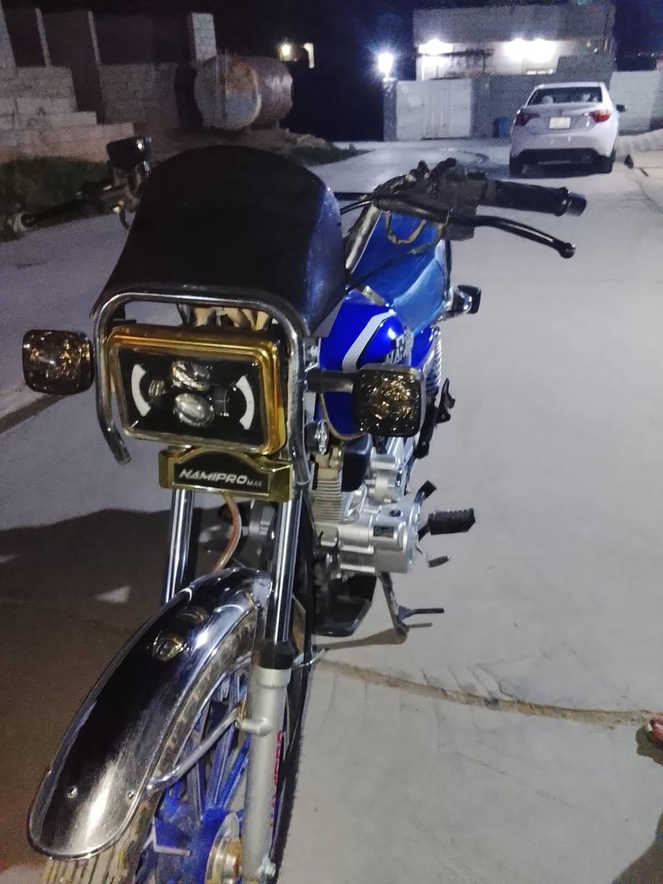 سلام عليكم دراجه نامي برو  للبيع موديل 2025 مكينه 200  دراجه نضيفه كهربائيات كله شغاله بصمه  سويجات 2   مكينه ما مفتوحه  رقم ***********
