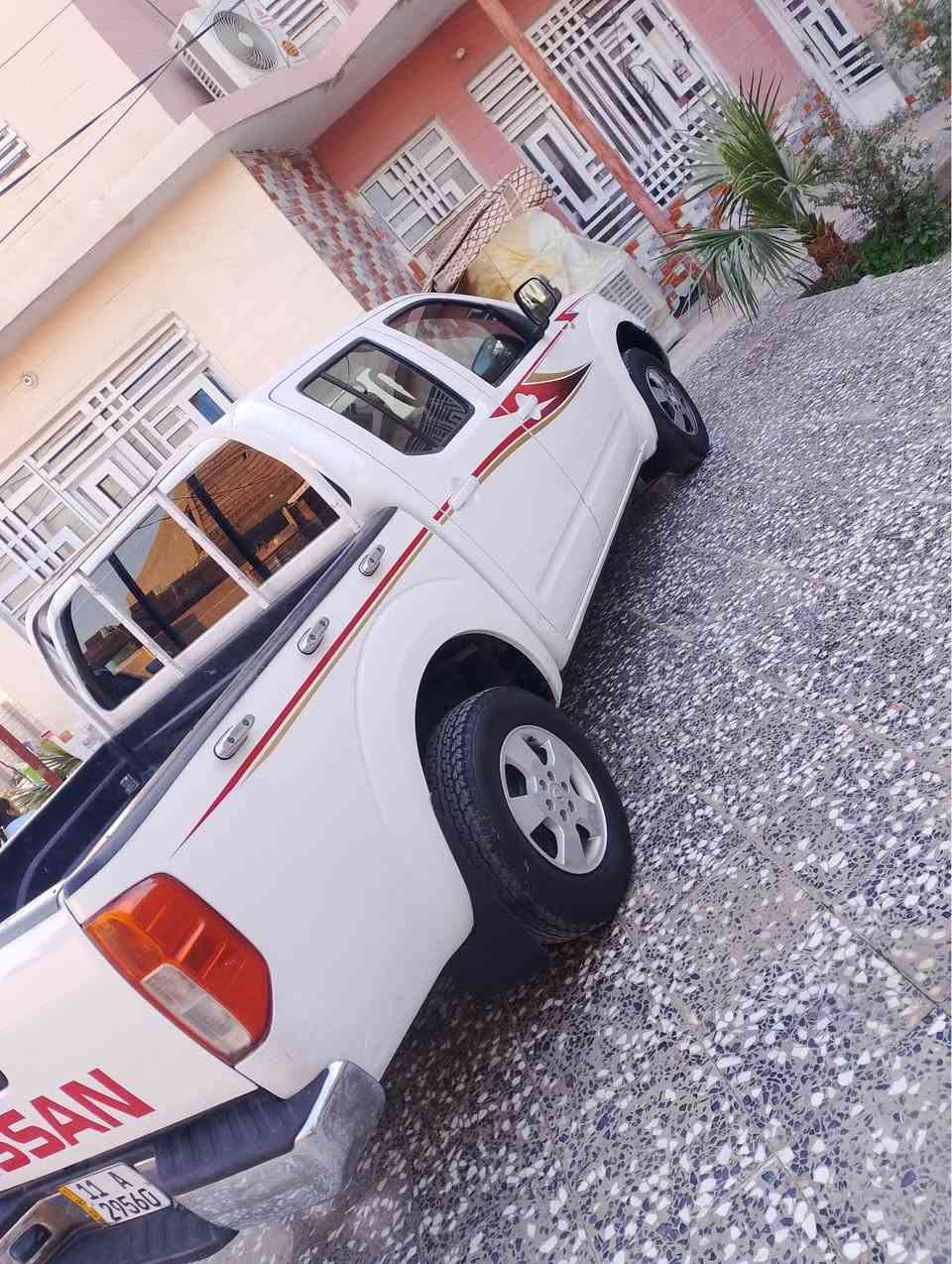 للبيع ‭0775 425 4590‬ نيسان نيفارا 2009 رقم بغداد انكليزي هزه وسنوية جديده سعره 93 فول اوتوماتيك محرك وكير جيد جداً سياره جاهزة من كلشي سياره احلى من الصور بيه رشات صبغ أثر شخوط بدون داخل مكفولة من الضربة والحادث  مكانه كربلاء المقدسة كربلاء, العراق
