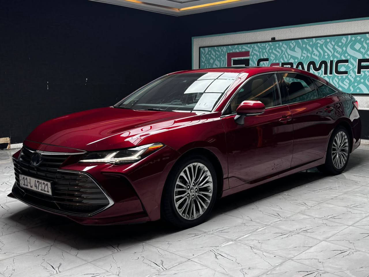 كربلاء الاسكان 
🚗 للبيع: تويوتا أفالون 2022 Limited فل أوبشن – هايبرد

 • المحرك: هايبرد 4 سلندر، 2.5 لتر
• رقم بغداد بأسمي تحويل ثاني يوم
 • الممشى: [45,000 km] كم
 • اللون الخارجي:  احمر
 • الداخلية: مقاعد جلد فاخرة
 • فتحة سقف
 • تحكم أوتوماتيكي مزدوج للمناخ
 • شاشة لمس مع Apple CarPlay & Android Auto
 • نظام صوت JBL مميز
 • نظام ملاحة (Navigation)
 • مثبت سرعة ذكي (Adaptive Cruise Control)
 • تنبيه عند الخروج عن المسار مع المساعدة بالتوجيه
 • مراقب النقاط العمياء
 • كاميرا خلفية وحساسات أمامية وخلفية
 • مقاعد أمامية مدفأة ومبردة
 • مقاعد كهربائية مع خاصية الذاكرة
 • دخول ذكي وتشغيل بزر (Push Start)
 • جنوط ألمنيوم أصلية
مكلف بالنشر 

📞 للاستفسار: *********** واتس
