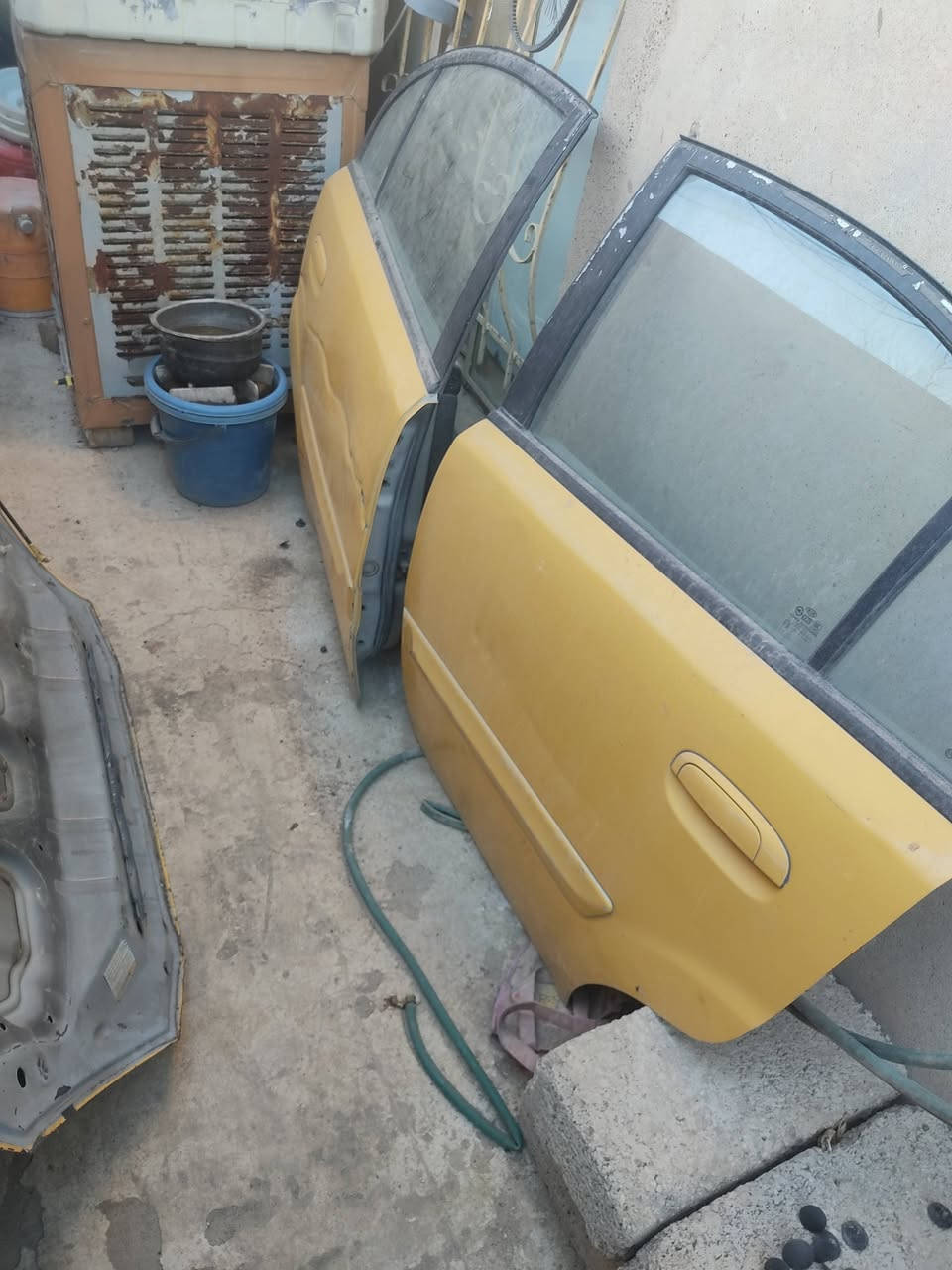 السلام عليكم طخم ابواب 4 كيا ريو مع بوند للبيع ...أبيعهم كلهم شلع ادفع سعر عجبني ابيعك ***********
