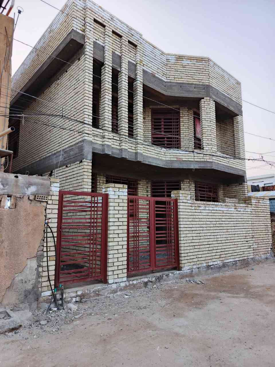 السلام عليكم...
بناية ٣٠٠ متر طابو زراعي سند ٢٥ تحتوي على اربع مشتملات ٢ طابق ارضي و٢ طابق ثاني منفصلات واحد عن الثاني درج معزول هيكل كامل مع بوب و شبابيك البناء درجه اولى حي ١٧ تموز مجاور حسينية بيت امين بالشارع كاتب عدل الجديد تفاصيل اكثر الاتصال على الارقام.. 
***********
***********

