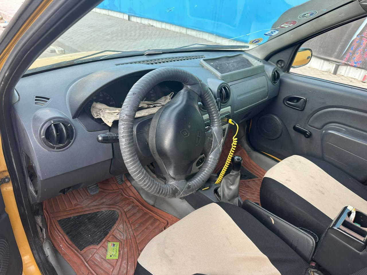 السلام عليكم
رينو موديل 2009 
السيارة كير مكينه جدد
تخم تاير 
تخم ويل 
مدوشمه جديدة 
السياره مصفره من كلشي 
تبريد شغال 
مكينه جديده 
السياره عليه ادامه كاملة 
مناقصه كلشي 
السعر 35وبيه مجال بسيط 
المكان بغداد الزعفرانيه 
للاستفسار لاتصال على الرقم 
*********** او
***********
