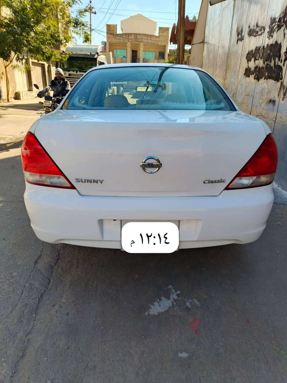 نيسان صنى 2010 
ابيض ثلجي 
يابانى ثلاث بليت اصلي 
مكفولة بدون صبغ 
سونار موجود 
دفتر بنزين موجود
 
اربع جام كهرباء 
مرايه كهرباء 
شاشه ايباد 
كاميرا خلفي 
مكينة ابيض مرغوب 
اربع طايرات جديد 
صدر أمامي و خلفي جديد 
مكان كركوك 
شراي خابر 
*********** كركوك, العراق
