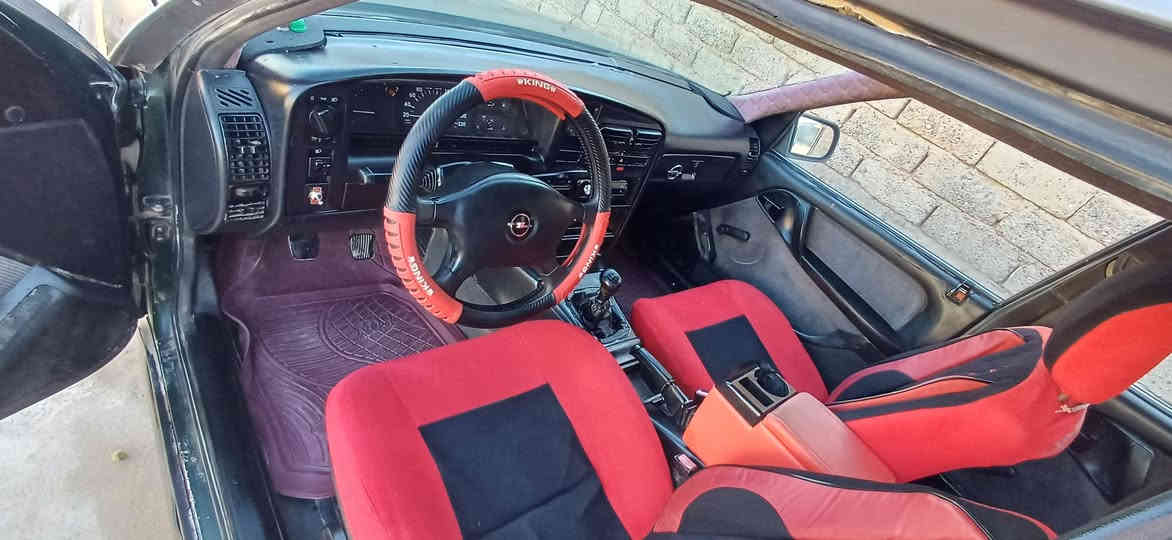 اوميكا للبيع ١٩٩٢كير عادي محرك ٢٠ لاصرف ولابخار جاهزة من كلشي كهربائياتهة كلهة شغالة( سعرهة ٣٥ ) اي استفسار خابر***********
