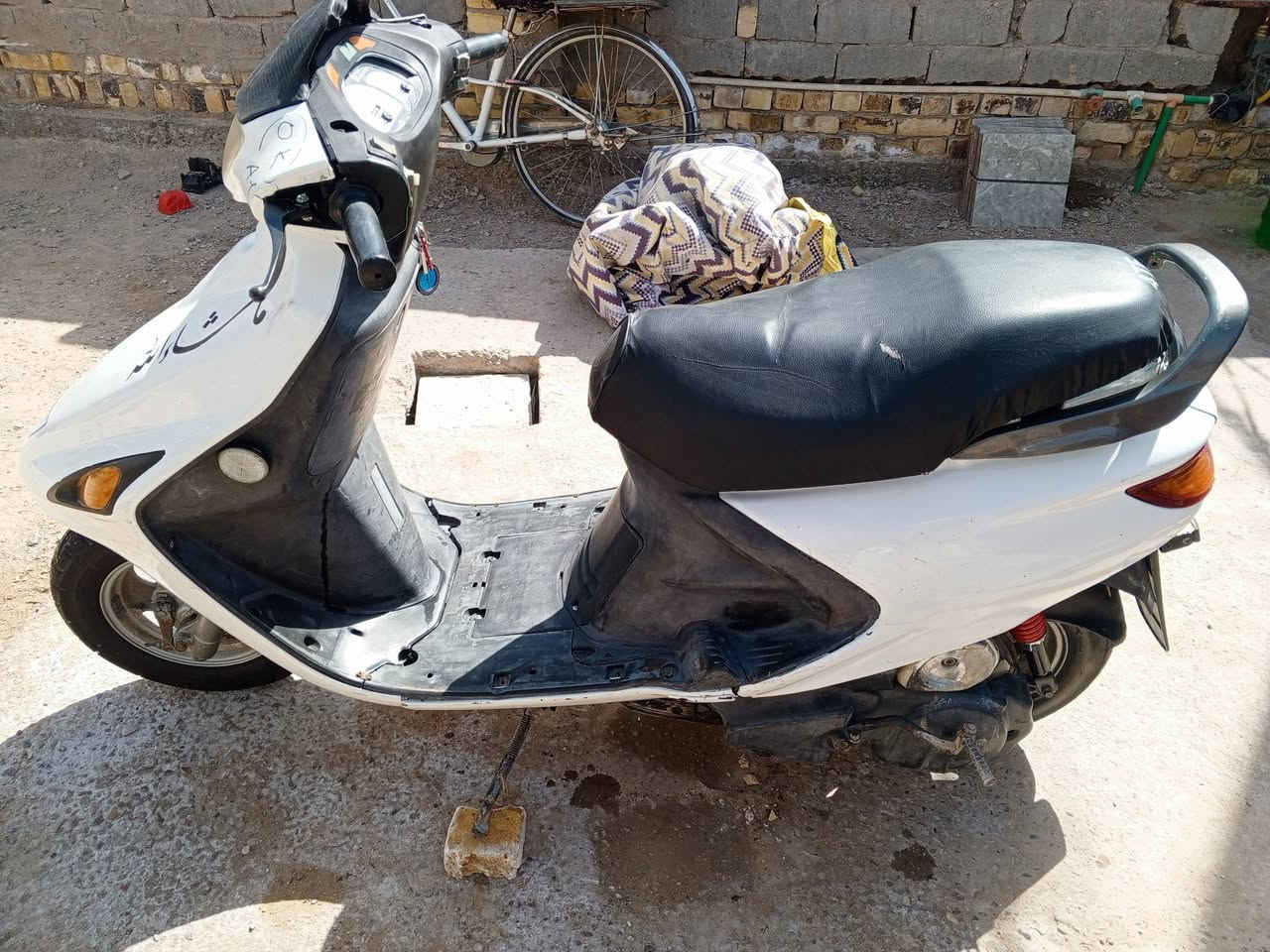 السلام عليكم
دراجه فراشه فحل دسك 140
مفتوحه مره وحده دراجه خير من الله ، معدل وشلعه كلش حلوات  كلشي شغال بيها هندر سلف اشاير لايت خير من الله الدراجه بيها بس الجامه مال المعدل مكسوره فقط سعر 375 وبيها مجال لشراي .
مكاني كوفه
تواصل ***********
بي واتساب
