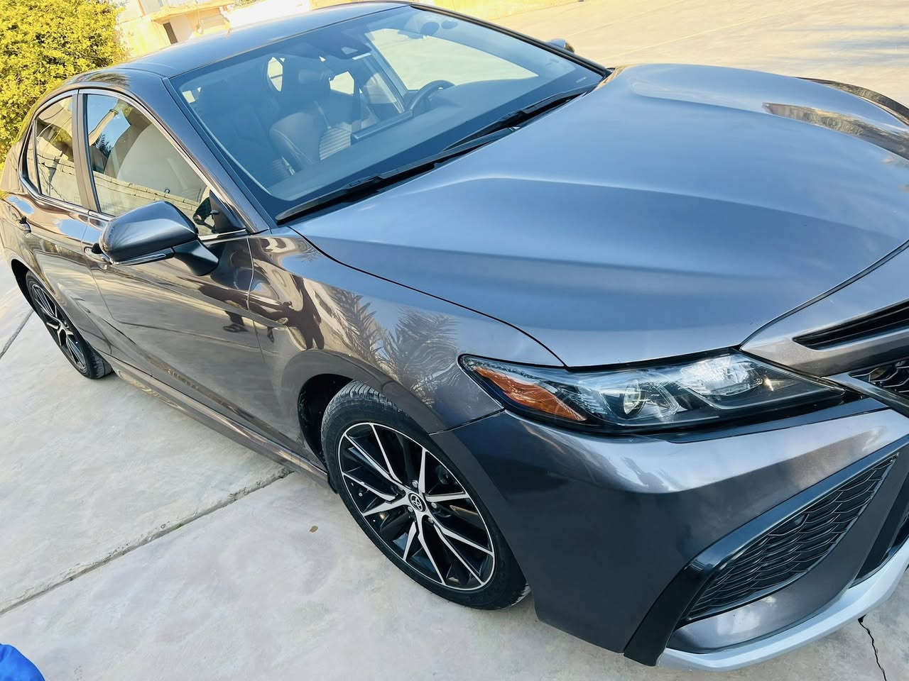 السلام عليكم للبيع كامري موديل 2023se حادثها جاملغ وبنيد    ارباك ماطاك  مواصفات السياره 
رادار امامي 
تحديد مسار 
تنبيه خروج عن الطريق  
قياده ذاتيه 
ايكو 
نورمل 
سبورت 
حجر بيئه شرط 
كير محرك شرط 
السياره ماشيه 40mi  
السياره جاهزه من كلشي تخم تايرات جديد 
رقم دهوك تحويل مباشر 
السياره بدون شخوط وبدون رصعات بارد بسيط بالهلال الخلفي
***********
مكان السياره صلاح الدين بيجي 
السعر 200 وبيها مجال
