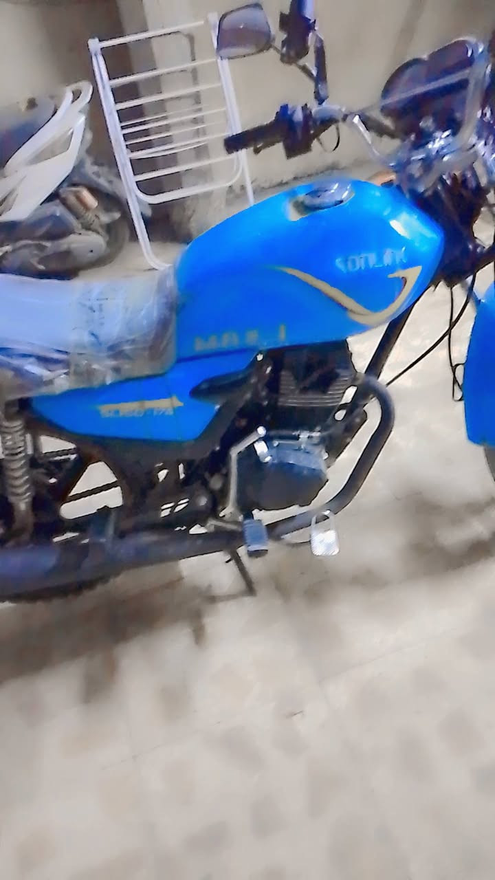 سلام عليكم دراجه سونك ماكس مكينه مكفوله دراجه فول بس نقصه صفاحية يسره وقبق بنزين والسلف مرات يعلك بس دراجة حلوه ونضيفه موديل نهاية  2024 مكاني بغداد الشعب *********** سعره (725) وبيها مجال
