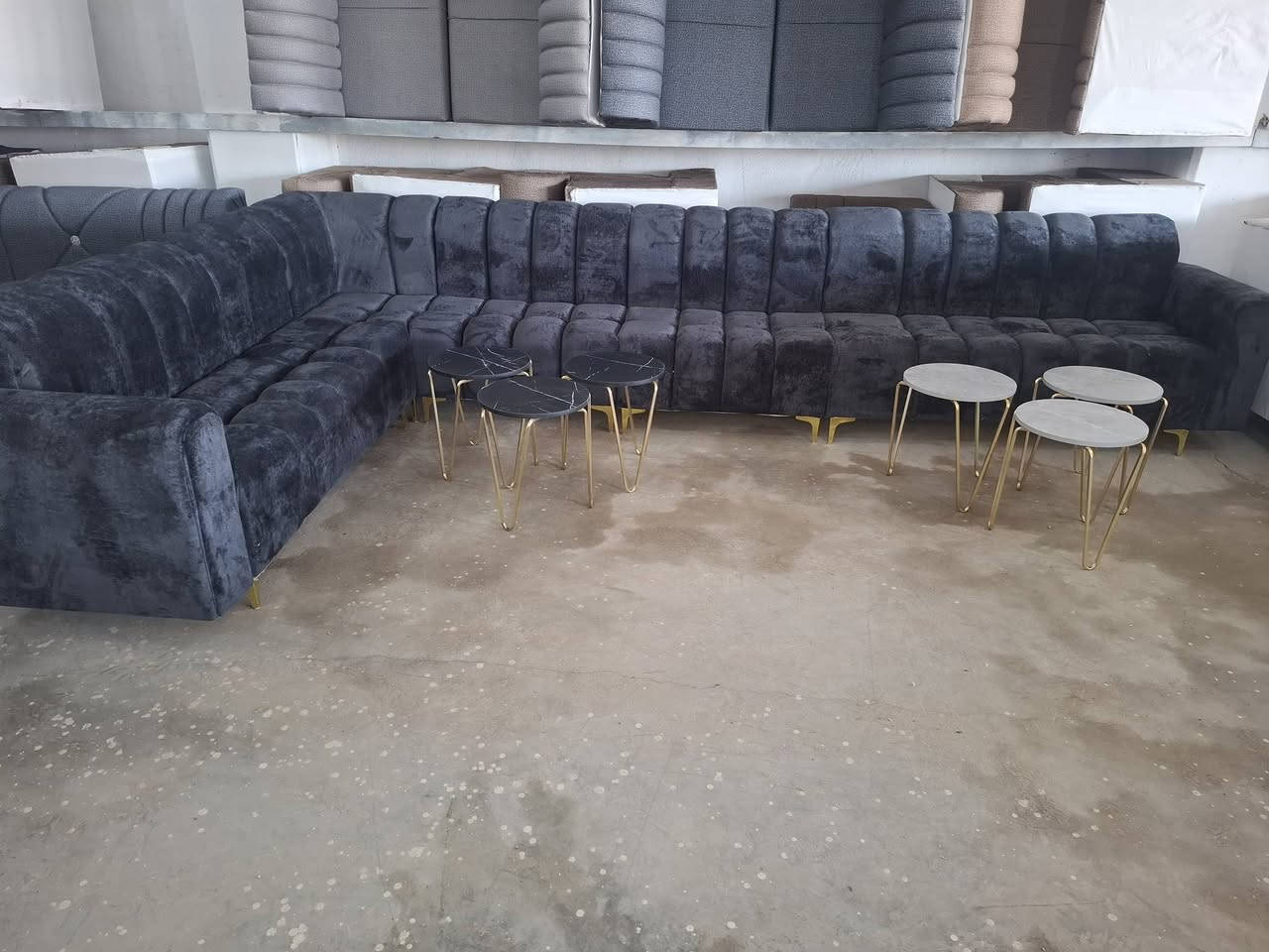 اسلام عليكم ديوان 11مقعد جديد غير مستعمل تسكام  بلوك اسود سفنج مميز اقماش خاولي شغل درجا اولى الحمزة الغربي واكو توصيل ***********
