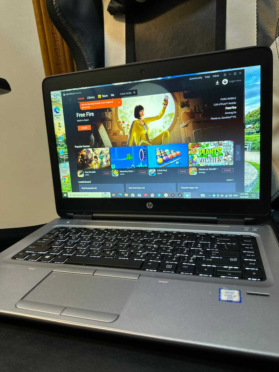 لابتوب HP - أداء قوي وشغل هندسي وألعاب

للبيع جهاز HP بنظافة عالية ومواصفات ممتازة، يجمع بين القوة والسرعة، ومناسب جداً للمصممين والطلاب واللاعبين.

بسعر مناسب (235الف )دينار قفل 

ليش هذا الجهاز هو الاختيار الصح؟

• بطارية قوية: توفر لك شغل من 8 إلى 10 ساعات (حسب الاستخدام)، يعني تخلص يومك بدون ما تشيل هم الشحن.

• ⌨️ كيبورد ضوئي: لوحة مفاتيح مضيئة (Backlit) تساعدك بالشغل بالليل وبإضاءة مريحة جداً.

• منافذ حديثة: يحتوي على منفذ Type-C، ومنافذ USB متعددة، وفتحات ربط الشاشات الخارجية (VGA & DisplayPort).

تشغيل الألعاب والبرامج:

الجهاز مواصفاته قوية وتكدر تشغل عليه:

• الألعاب: يشغل ألعاب مثل PUBG و GTA V وغيرها من الألعاب المشابهة بأداء مستقر.

• البرامج الهندسية: مثالي لبرامج التصميم والرسم الهندسي مثل AutoCAD وبرامج الـ Office والتدريس والعمل المكتبي.

💾 المواصفات الفنية:

• المعالج: Intel Core i5 (الجيل السادس) - أداء سريع ومستقر.

• الذاكرة (RAM): 8GB DDR4 - سرعة ممتازة بمعالجة البيانات.

• التخزين: SSD فائق السرعة - الجهاز يفتح ويشغل البرامج بلحظات.

• الشاشة: 14 بوصة بوضوح ممتاز ومريحة للعين.

✨ ملاحظات:

• الجهاز نظيف جداً وبحالة ممتازة (بدون أي نواقص).

• الملحقات: (شاحن أصلي / حقيبة /).

للتواصل خاص


**إذا كنت صاحب هذا الإعلان وتريد حذفه لأي سبب، رجاءا أرسل رسالة إلى الدعم الفني**