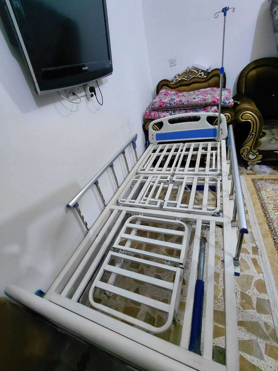 السلام عليكم ورحمة الله وبركاته عندي سرير طبي مستعمل للبيع نظيف مع مستلزماته بغداد مدينة الصدر قطاع 35 السعر 300 الف 

للتواصل و الاستفسار واتساب ***********
