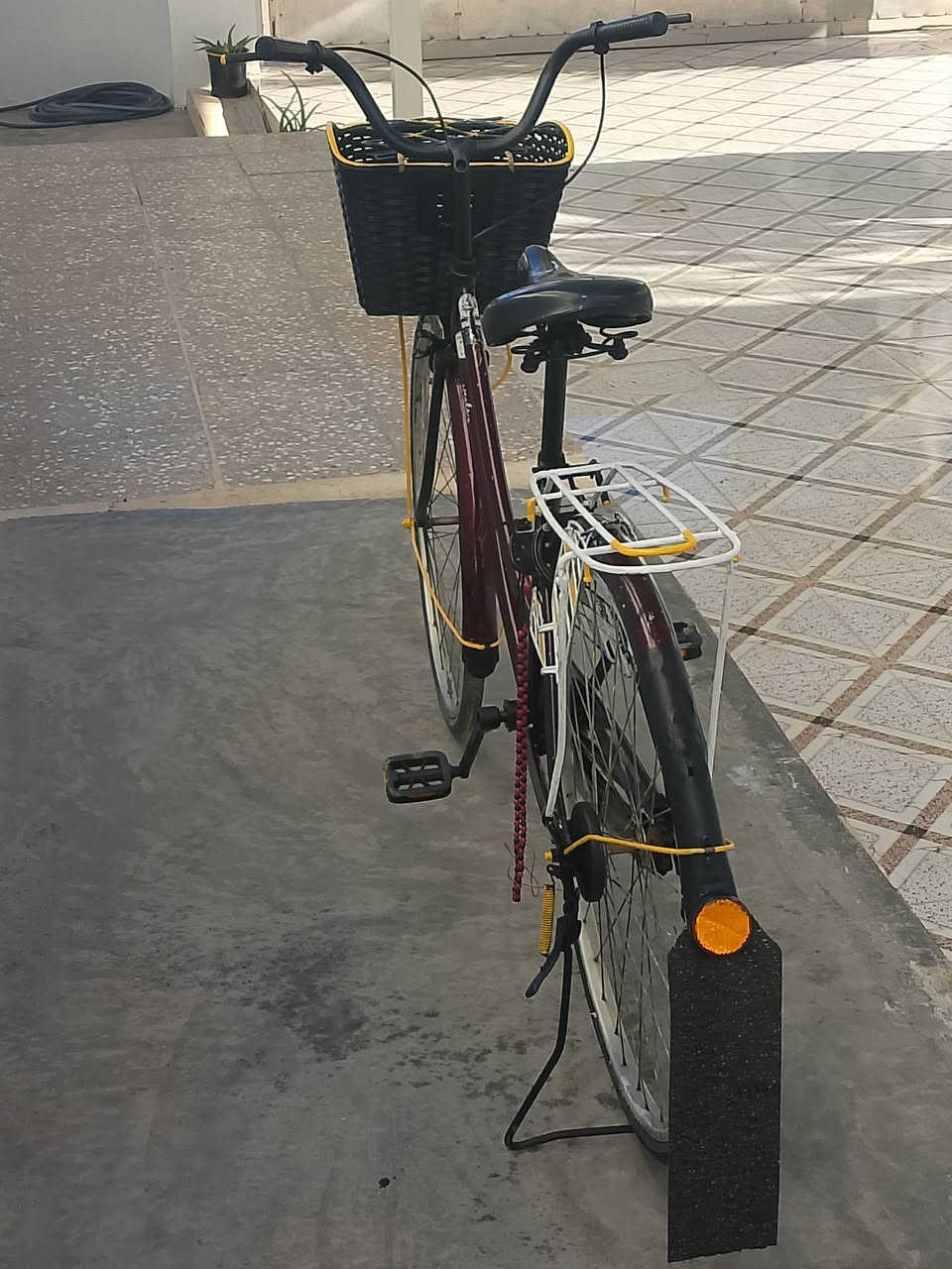 السلام عليكم(باسكل للبيع حجم (27)نضيف ومكفول من تبديل قطع
بريكات امامي +خلفي +سله
قفل جاملغ
باسكل نضيف ومرتب
السعر: راسلني خاص وتدلل 
رقمي: ***********
مكاني الرمادي الخالديه 🌹)
