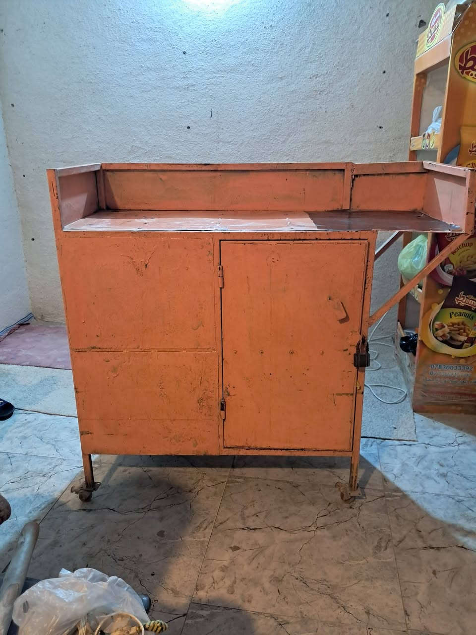 السلام عليكم جنبر للبيع السعر 150  الف العنوان طوريج  حي الجمعية ***********
