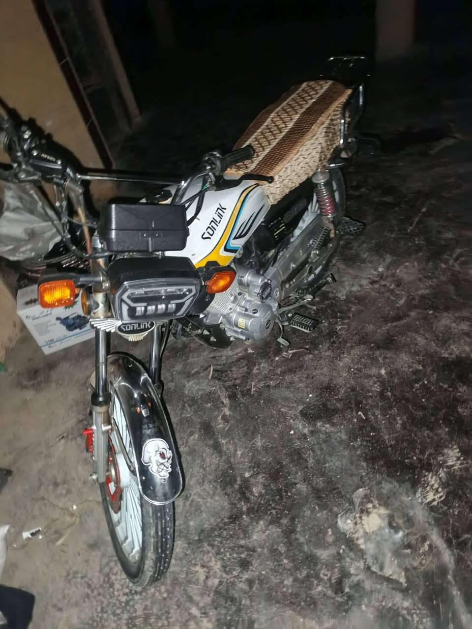 مكلف بل نشر 
اخوان موديل 2024

الصور ضالماته انضف من الصوره 
اوراق كامل محرك ماممدود عليه سبانه 
يكول صاحبهه عل 140يريد يقلع 😂
للامانه دراجه فول من كلشي ابالك 
مكان الدراجه قريب عل زيدان بيك خير ودلل 
رقم  ***********
سعر 700وبيه كل المجال
