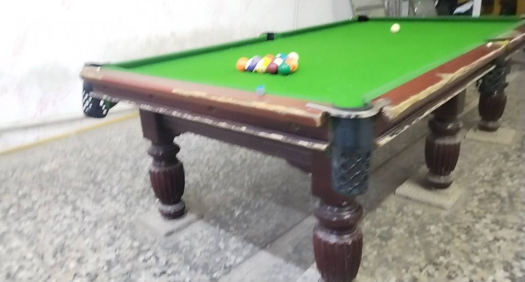 ميز للبيع عدد 2 بيع مستعجل مكاني ميسان المجر الكبير ***********
