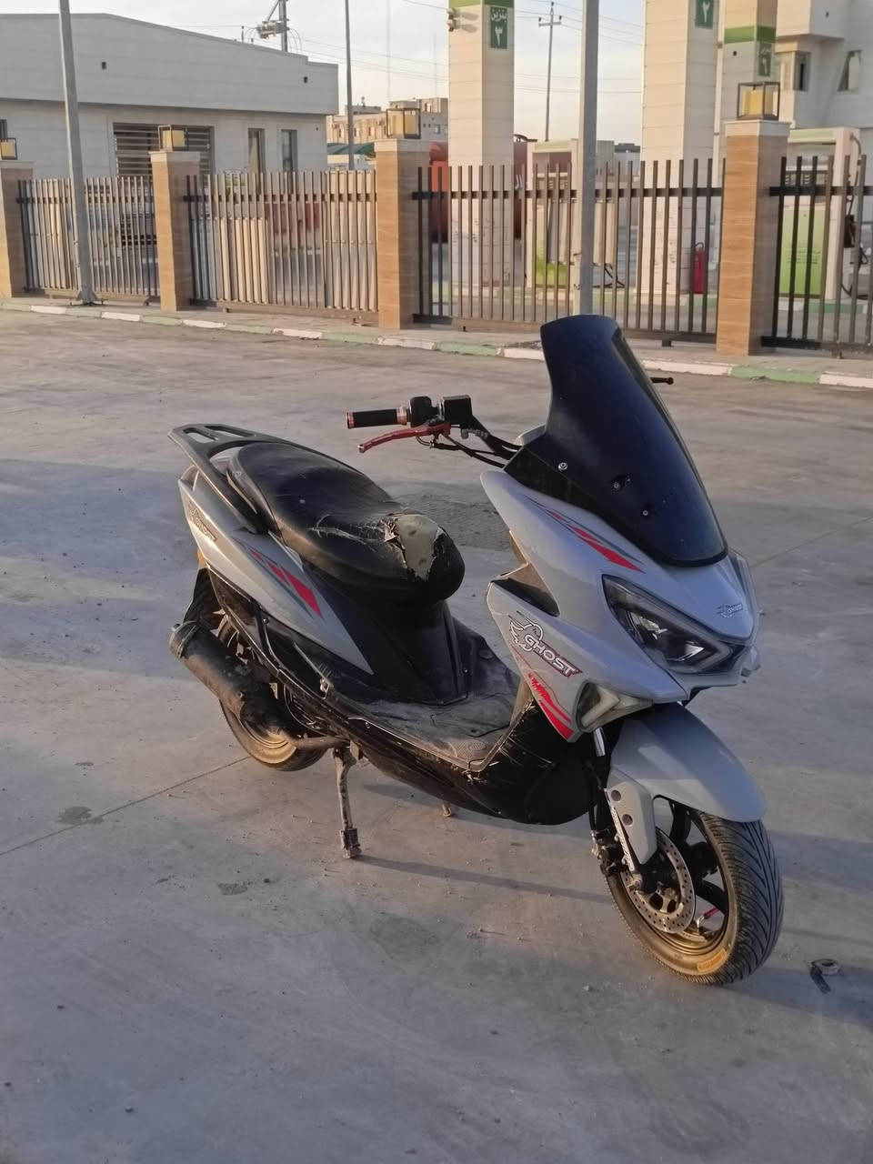 سلام عليكم دراجه سترونك 2023للبيع كهربائيات شغاله ما عدا الأشاير  ضوه عالي ناصي شغال السعر 350 وبيه مجال الرقم *********** خاص مفتوح
