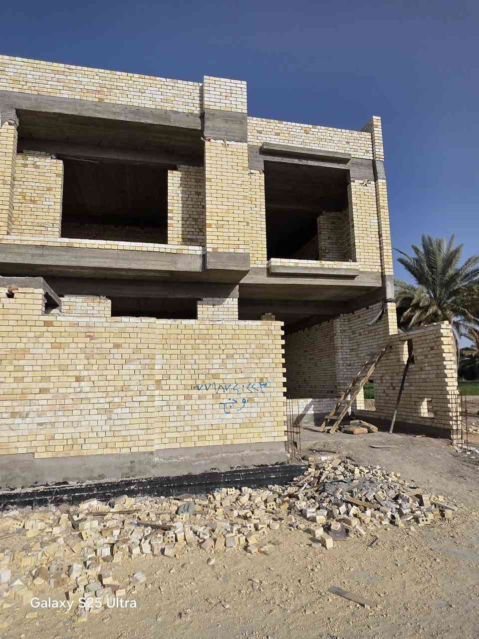 السلام عليكم 
 هيكل للبيع 
 المساحة 200
بناء درجه اولى
يحتوي على 4 غرف 
2 صاله
ستقبال ومطبخ 
3 مجمعات صحيه
عرض شارع فرع 10 م
يبعد عن طريق حله نجف 800م خلف جامعة المستقبل 
طابو صرف زراعي
خدمات كامله  مي وكهرباء  وتبليط 
للاستفسار اتصال على أرقام 
***********
***********
