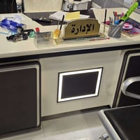 ميز مكتبي • كرسي ابيض