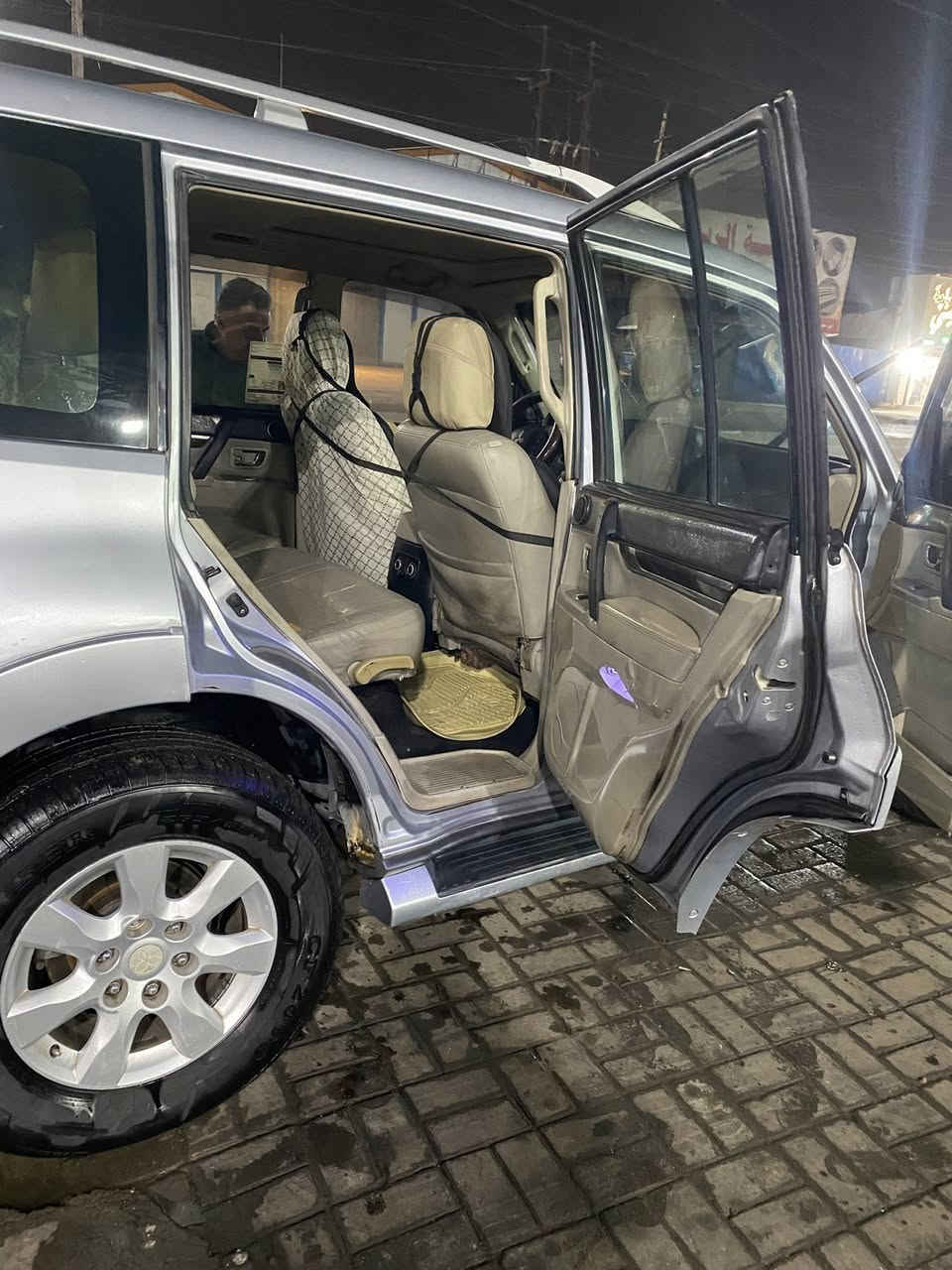 سلام عليكم للبيع بوجيرو 2009محرك 3500حبتور كشتات كهربائيه شاشه دمام السعر 127ورقه رقم الهاتف ***********
