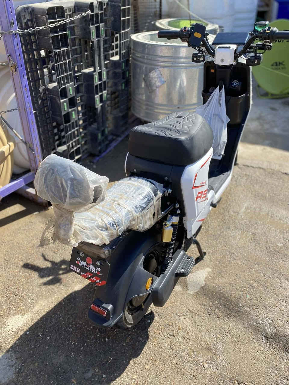 سلام عليكم
للبيع دراجه شحن آر 9

صار شهرين من خذتها 
5 بطاريات ليثيوم

مكاني الشعب


**إذا كنت صاحب هذا الإعلان وتريد حذفه لأي سبب، رجاءا أرسل رسالة إلى الدعم الفني**