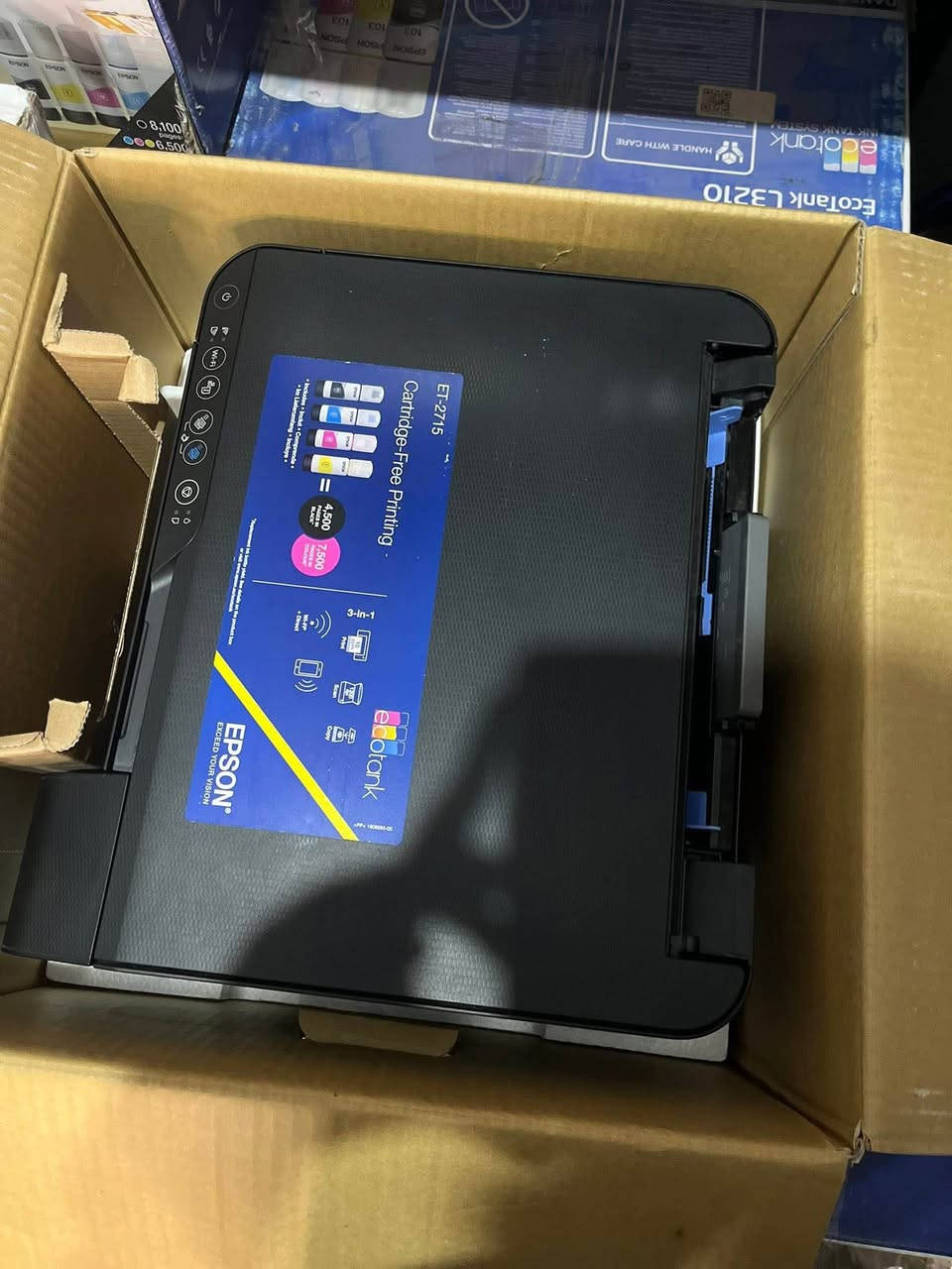 السلام عليكم طابعه ايبسون موديل  2715حقن خارجي وايفاي اسكنر طباعه من الموبايل مباشر سحب صور بدقه عاليه الطابعه نضيفه جدا مستعمل بلخارج الطابعه سعرها 150الف مكاني موصل *********** موصل, نينوى
