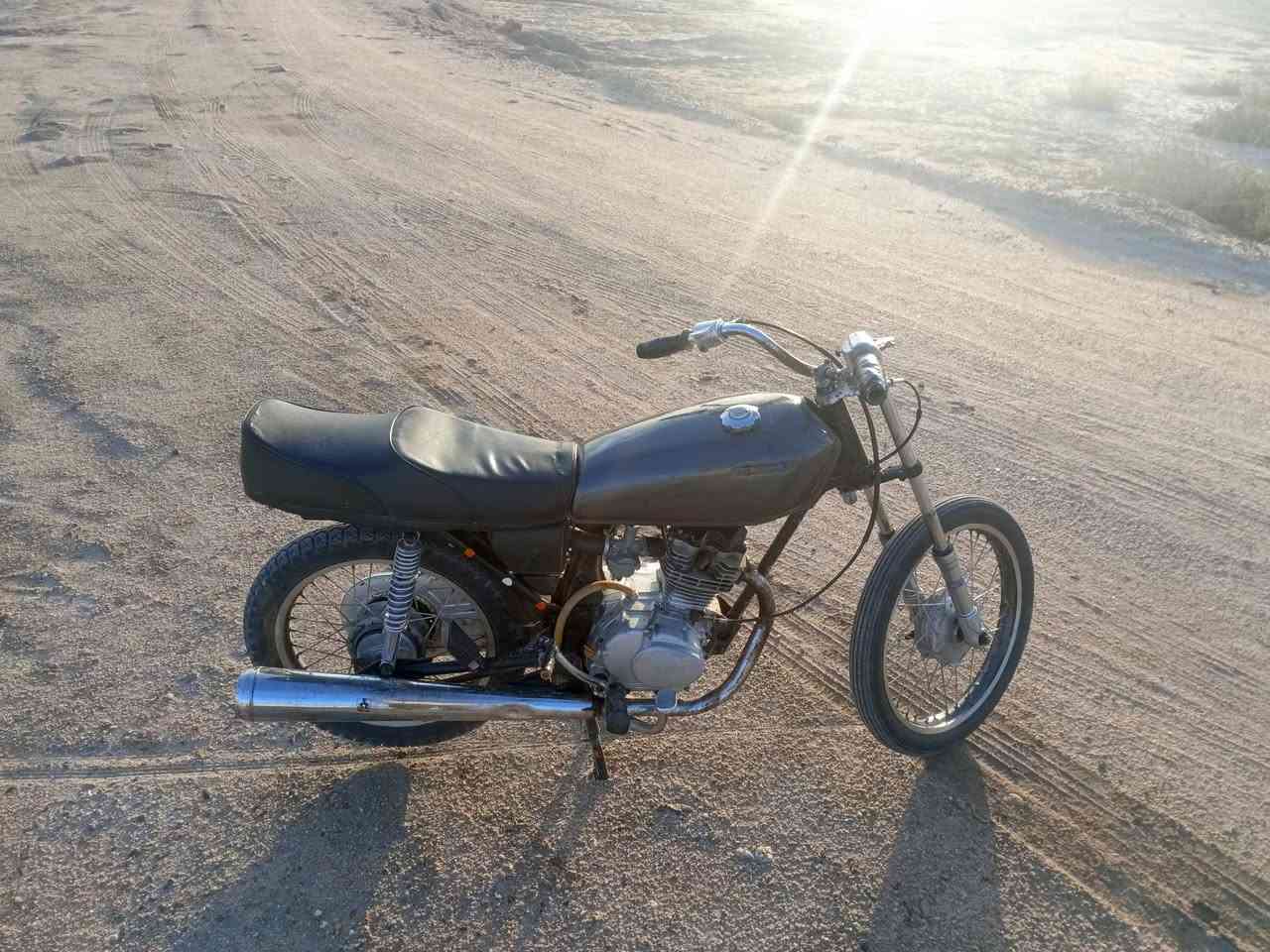 سلام عليكم دراجه للبيع حلوه مكينه والشاصي نامه وباقي الففسار على الواتساب رقم الهاتف *********** سعر 325وبيها مجال مكان بصره كرمت علي الطيف
