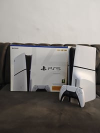 بلي 5 سلم الاستعمال مالته بس ختمت بي لعبة gta v  كامل الملحقات الاصلية...