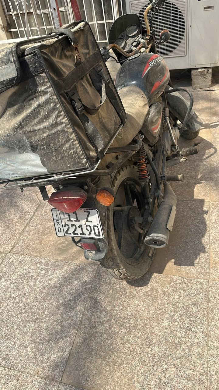 بوكسر موديل ٢١ متروكه الدراجه كفاله عامه سعرها ١٨٠٠ ماشيه ٧٠٠٠ اخت الزيرو  مرقمه وبأسمي سنويه تحويل ثاني يويم الرقم ***********
