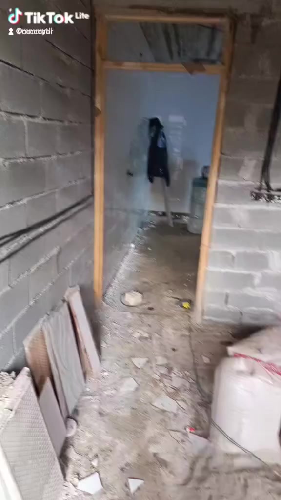 خلفه سراميك مصري اشتغل ارضيه جدران *********** اتوجد ف بغداد
