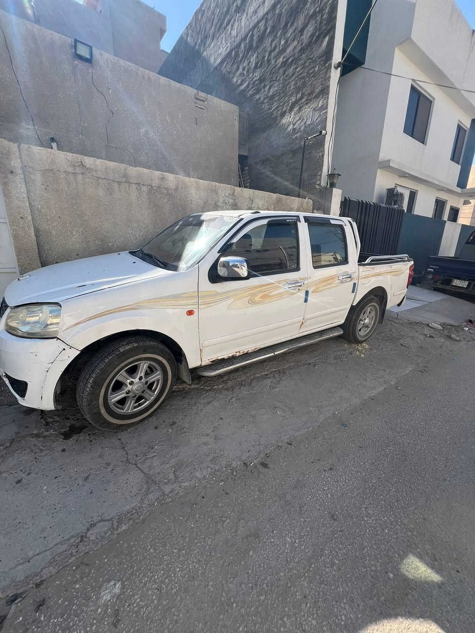 سلام عليكم للبيع بيكم كريت٢٠١٢  رقم قادسيه سنويه باسمي تحويل بساعته ضريبه ساقطه عنه سياره مثل مابلصوره بيه خياس قليل.  شغاله وجاهزه مكينه  باتري جديد كير سليم اكسن سليم خياس فقط بلرباعي. بدي وغيره سليم مكفوله من ضربه للستفسار الاتصال فقط مارد مراسله 
*********** واتساب
