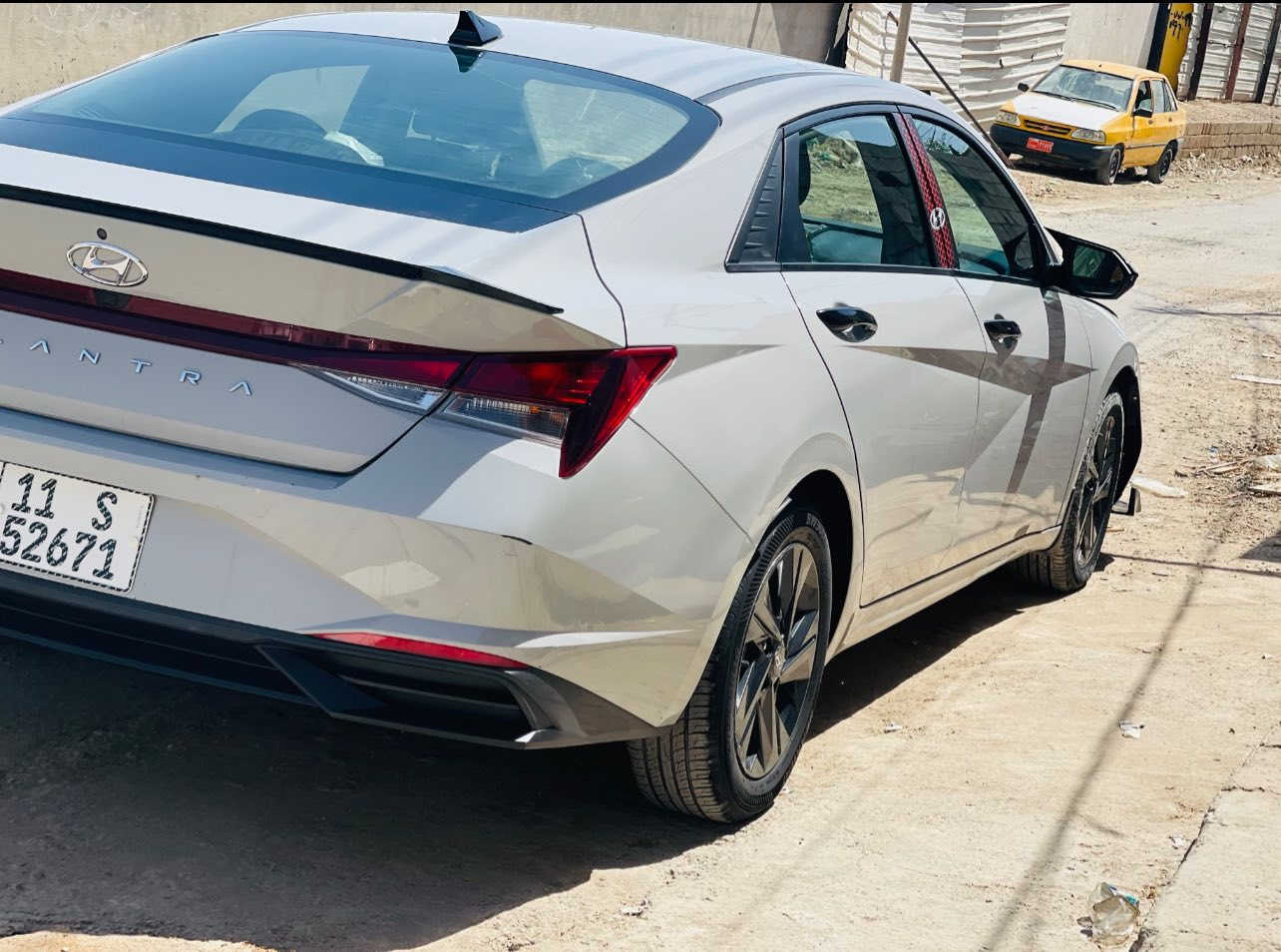 السلام عليكم للبيع الانترا موديل ٢١ لون مميز سياره حلوه وجديدة وباسمي بغداد تحويل ثاني يوم فول مواصفات عدى الفتحة مكينه ٢٠٠٠ دوش المرغوب مكاني بغداد سعره ١٥٠ وبيه مجال بسيط ***********
