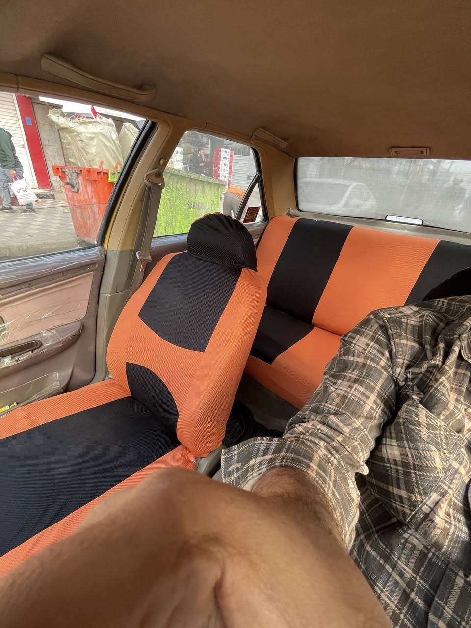 السلام عليكم بيجو 405موديل 15سنويه منتهيه عليها غرامات 240الف يطيحن من السعر (السعر 23وبيها مجال قليل )الهيئه على المشتري ***********الي مو شراي لا يراسل ويتعبني
