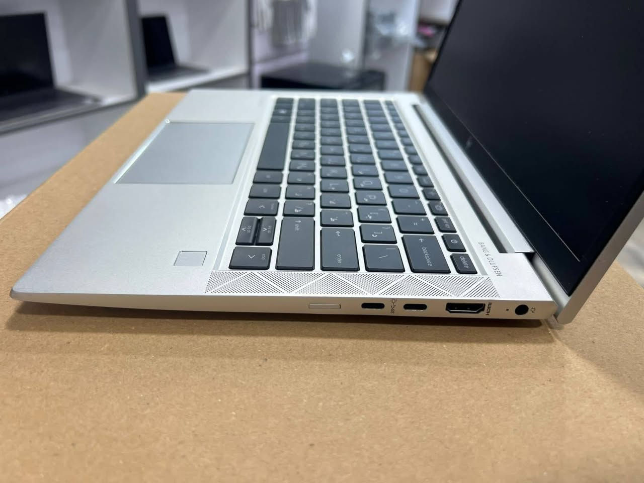 💻 لابتوب للبيع 
🔹 المعالج: AMD Ryzen 7 PRO 4750U
🔹 كرت الشاشة: Radeon Graphics مدمج
🔹 عدد الأنوية: 8 Cores / 16 Threads
🔹 سنة الإنتاج: 2020
🔹 الرام: 16GB DDR4
🔹 الخزن: 256GB SSD
🔹 الشاشة: 14 إنج FHD (دقة عالية)
السعر 390 قفل


**إذا كنت صاحب هذا الإعلان وتريد حذفه لأي سبب، رجاءا أرسل رسالة إلى الدعم الفني**