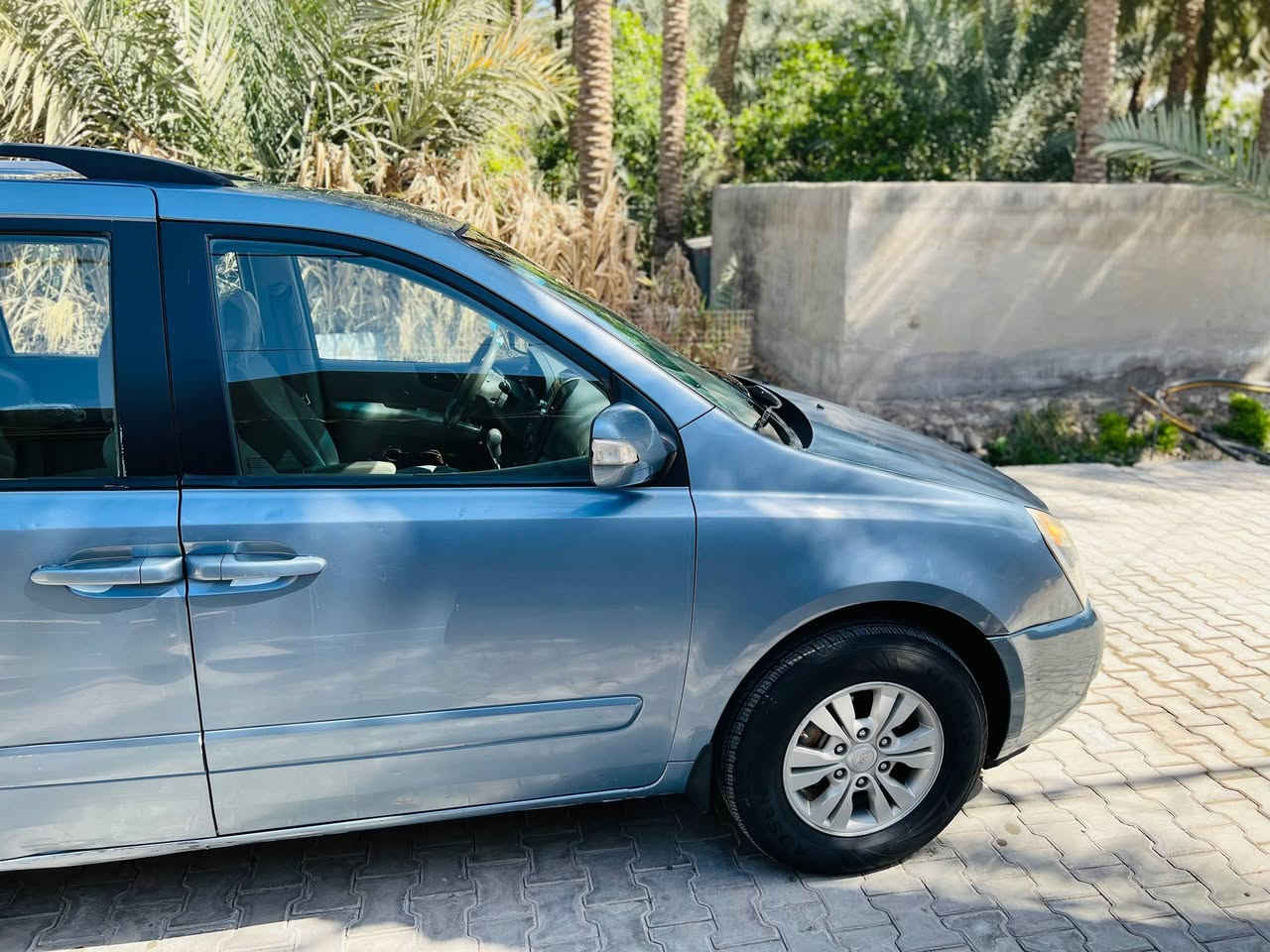 للبيع كيا سيدونه موديل 2012 رقم كربلاء مميز الجديد بسمي تحويل ثاني يوم مكينه 3500 V6   ماشيه mill 91 فقط حادثه جاملغ خلف الساق فقط ما عبره الباقي مكفولة  حداديه جديده تخم تاير جاهزه من كلشي مواصفات بيبان كهربائي واشاير بل مرايه سياره جديده  للاتصال ***********
