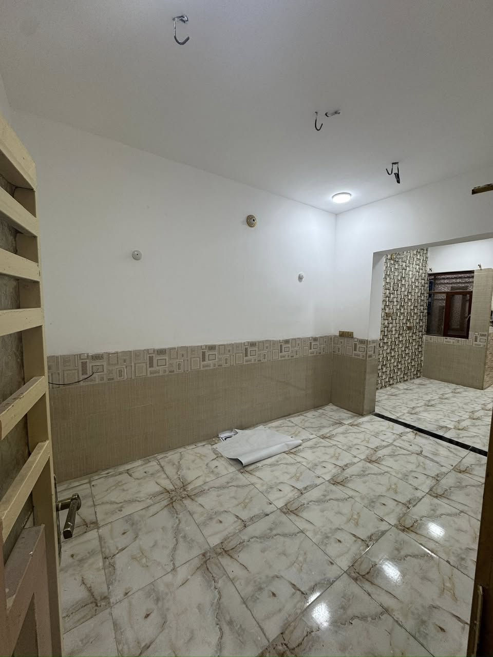 دار للبيع المساحة (٥٠)م طابقين بناء درجة اولى  يصلح حسينية اوسكن يبعد عن الامام ٣ كيلو متر.  ( ٥ ) دقائق بالسيارة عن الامام كربلاء منطقة الشبانات
الطابق الاول يحتوي ع استقبال وصاله ومطبخ وتوليت وحمام داخلي وخارجي 
الطابق الثاني يحتوي ع صالة وغرفة نوم كبيرة مع حمام وتوليت 

عقد زراعي ١١٧ 
السعر ٥٥ مليون 
للاستفسار ***********
