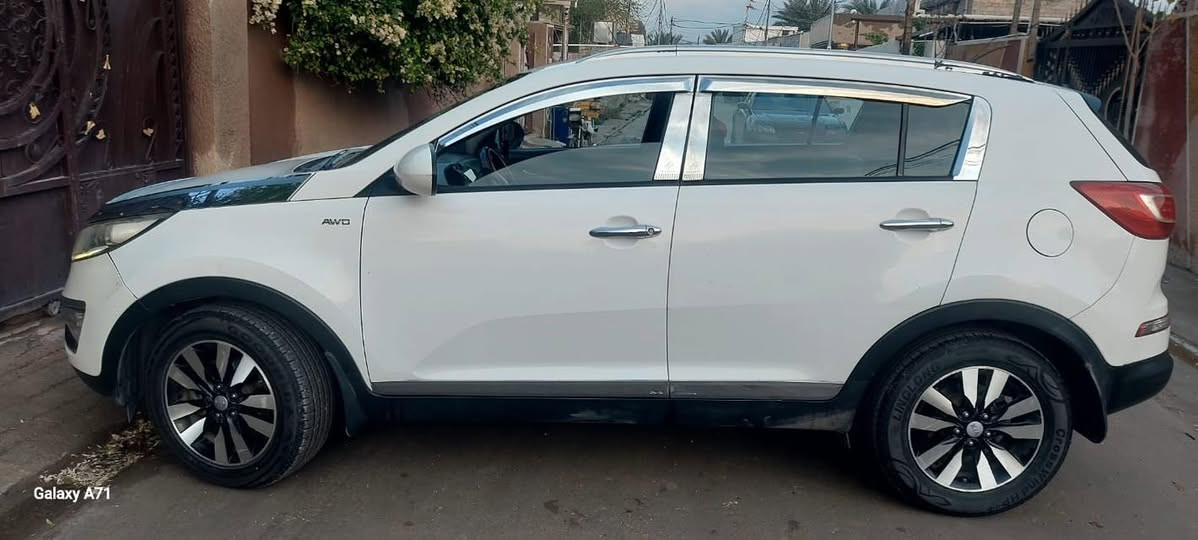 كيا سبورتج 2011
قطّعه ونص فقط 
السياره نصبتها تخبل 
وبالحقيقه احلى من الصور 
محرك 2000 دوش
السياره خليجي 
دفع رباعي

السعر 135 وبيها مجال بسيط 
المكان خان بني سعد 

***********
للاتصال
