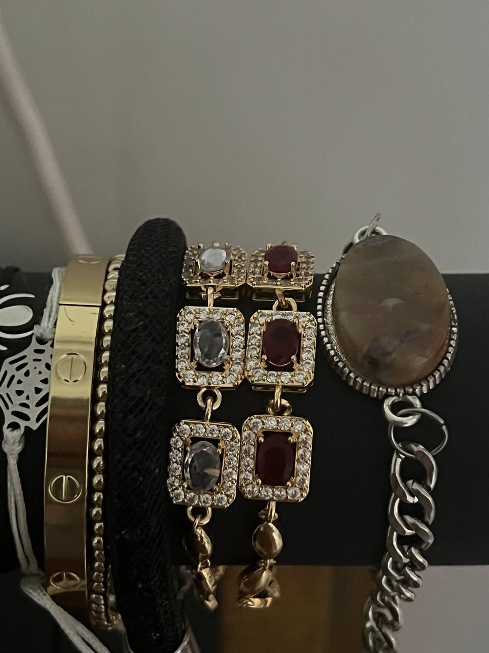 سلام علیکم
ئەم ئیکسسواراتانە بۆ فرۆشت
قەدیمی و ئەنتیکی تیایە لەگەل دەستی١
هی دەرەوەی ولاتن
گەیاندن سلیمانی ٢ دەرەوەی سلیمانی ٤
ئەگەر کریاری نامە بنیرە
نامە بنیرن بۆ تایبەت بۆ هەر زانیاریەک
هی خۆمن ئەیان فرۆشمەوە
لە هەرمۆدیلیک تەنها ١ دانە بەردەستە


**إذا كنت صاحب هذا الإعلان وتريد حذفه لأي سبب، رجاءا أرسل رسالة إلى الدعم الفني**