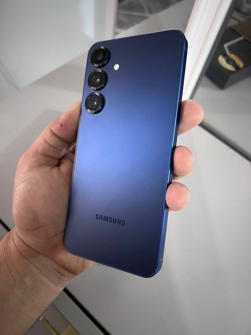 من رخصه الادمن اس25 البلاص شخط مابي كامل ملحقاته لون مميز ازرق معروفه مواصفاته نفس الالترا بس حجم اصغر ويا شاحنه هديه وكفرات ثنين السعر 850 الف وبي مجال بسيط العنوان القاهره قبل جسر البنوك ***********
