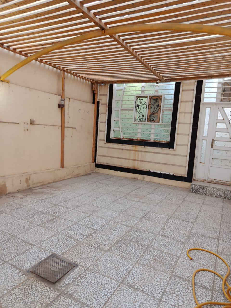 بيت ١٠٠ متر للبيع حي النداء منطقة 58طابق واحد غرفة وصالة ومطبخ وساحة بيت بدون استقبال قرب المدرسة الوردية 75مليون للاستفسار الاتصال على رقم صاحب البيت ***********   البيت موضح بالصور مكلف بالنشر غير متواجد بالفيس
