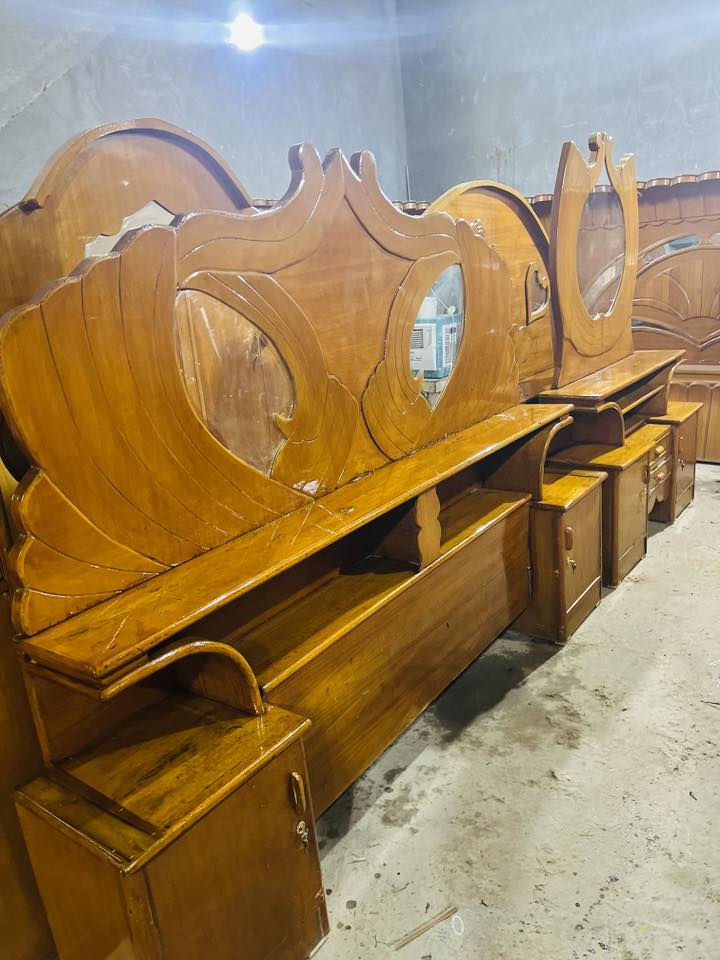 سلام عليكم غرفه نجاره صاج مستخدمه نظيفه داخل خارج صاج السعر ٦٥٠ العنوان الحله ***********
