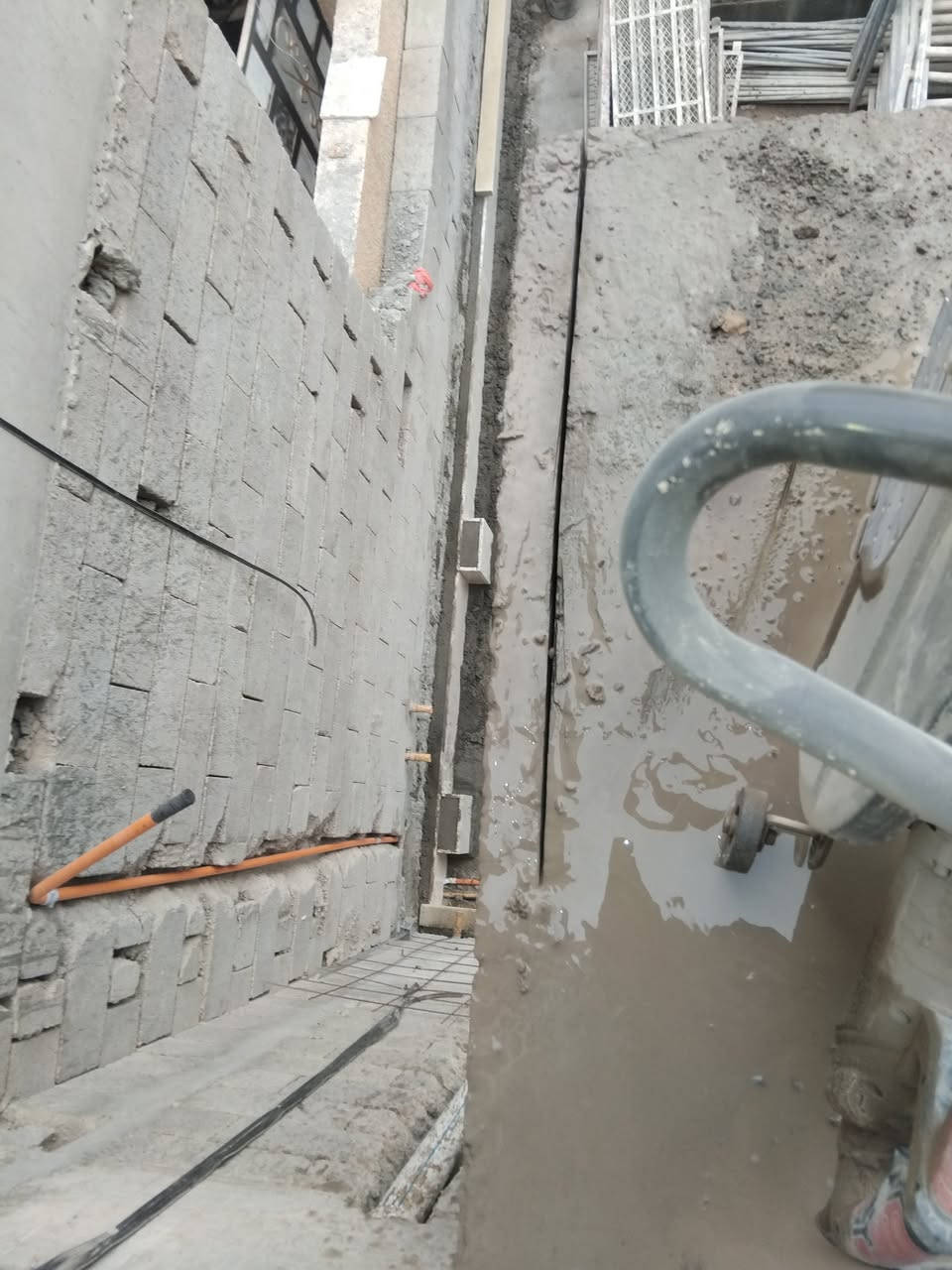 يتوفر قاطعة كونكريت لفتح الأبواب وقطع الكونكريت ***********
