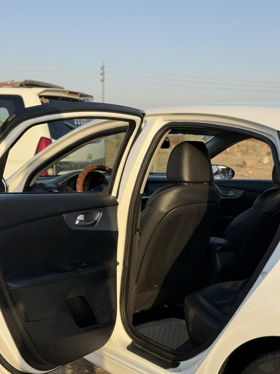 سيراتو 2022 وارد كوري
مكفوله كفاله ماشيه ٥٠ الف
رقم بغداد ب أسمي فول بصمه ورادار 
وباقي المواصفات معروفه بدون فتحه 
محرك  1600  كير  6  AT سياره جديدة 
مكانه الديوانية 
للاتصال *********** 
السعر 163 وبيه مجال بسيط
