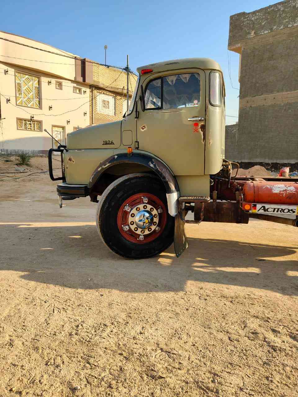 قجمه للبيع مديل 80وضع شركه جديده كير مكينه
شاصي اكسن كله عل شرط شاصي خام مامصبوغ 

قماره بلاديه مامصبوغه رقم ال سياره انكليزي

الاستفسار 

*********** ،،، ***********
