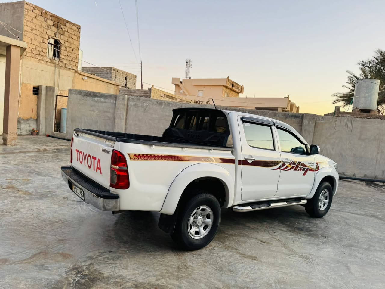 السلام عليكم 

هايلوكس 2013 فورويل 

كفاله عامه من كلشي السونار مرفق بلمنشور 

محرك مامفتوح شرط كير عادي 

محرك گير صدر تخم تاير تبريد تدفئه وضع شركه 

السياره بلاديه استخدام شخصي ماشيه 226 الف 

رقم اربيل دولي  باسمي سنويه لل28 هزه جديده 

***********
***********
العنوان اسديره
