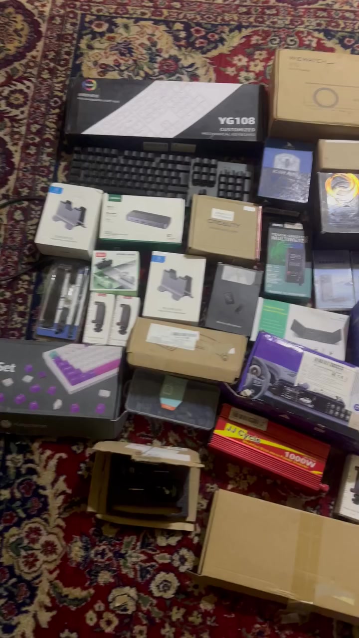 مزاد يبدي من ١٠٠ الف
القطع كدامكم 
***********
